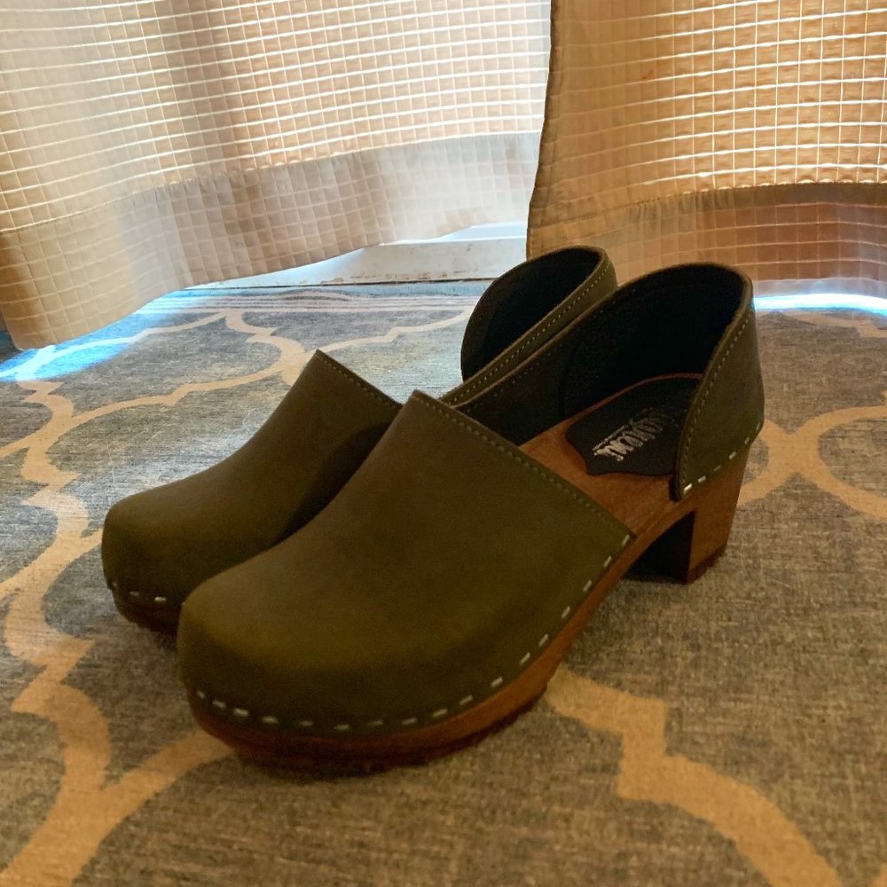 BRAND NEW Sandgren clogs, olive suede, size EU 37
